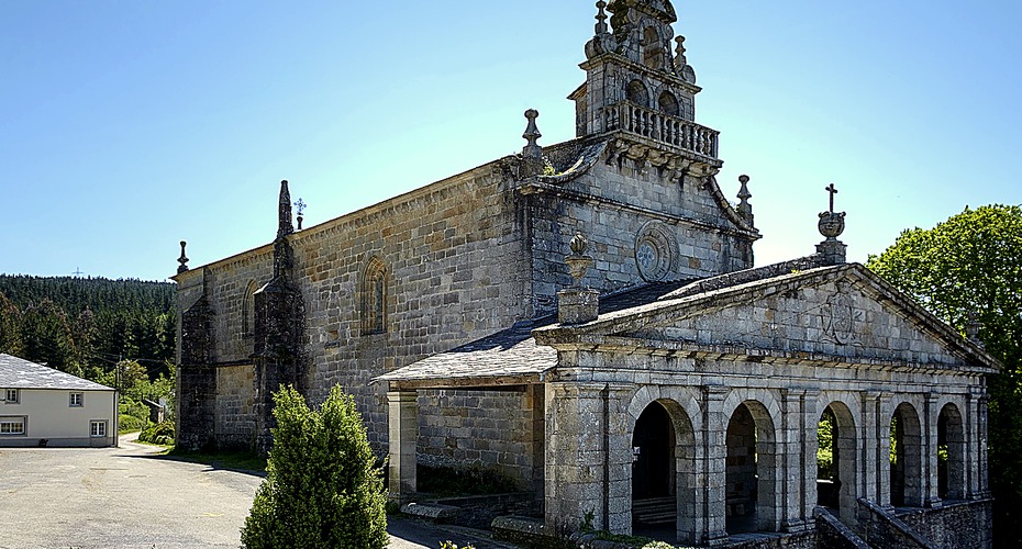 Iglesia de Santa María de Vilabade, conocida como la Catedral de Castroverde, Bien de Interés Cultural
