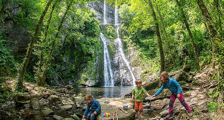 Cascada de la Seimeira de Vilagocende en el municipio de A Fonsagrada, Lugo