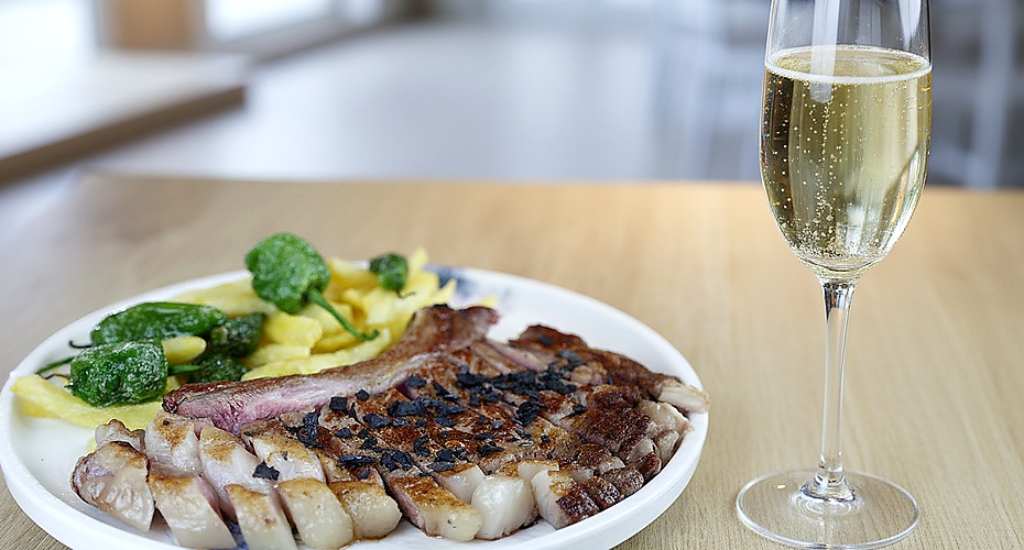 Chuletón de Ternera Gallega Suprema IGP a la brasa, gastronomía de Lugo